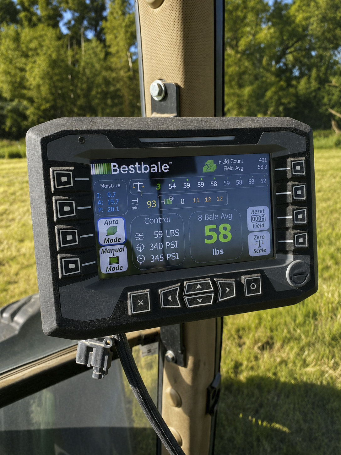 BestBale Pro 710 monitor operating in the field